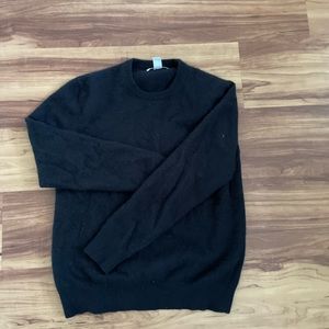 Small, 100% cashmere black crewneck sweater